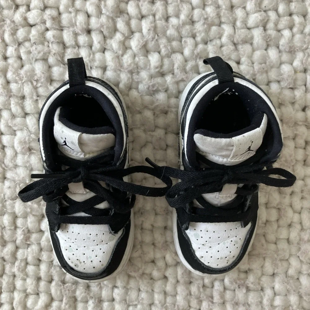 Nike Boys Air Jordan 1 Retro High OG‎ TD Black White Sneaker Shoes Size 7C